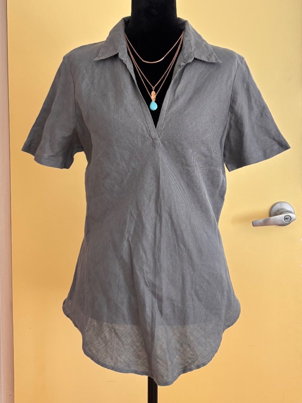 Banana Republic Gray Linen V-neck Short Sleeve Blouse Top M Medium Vintage Y2K